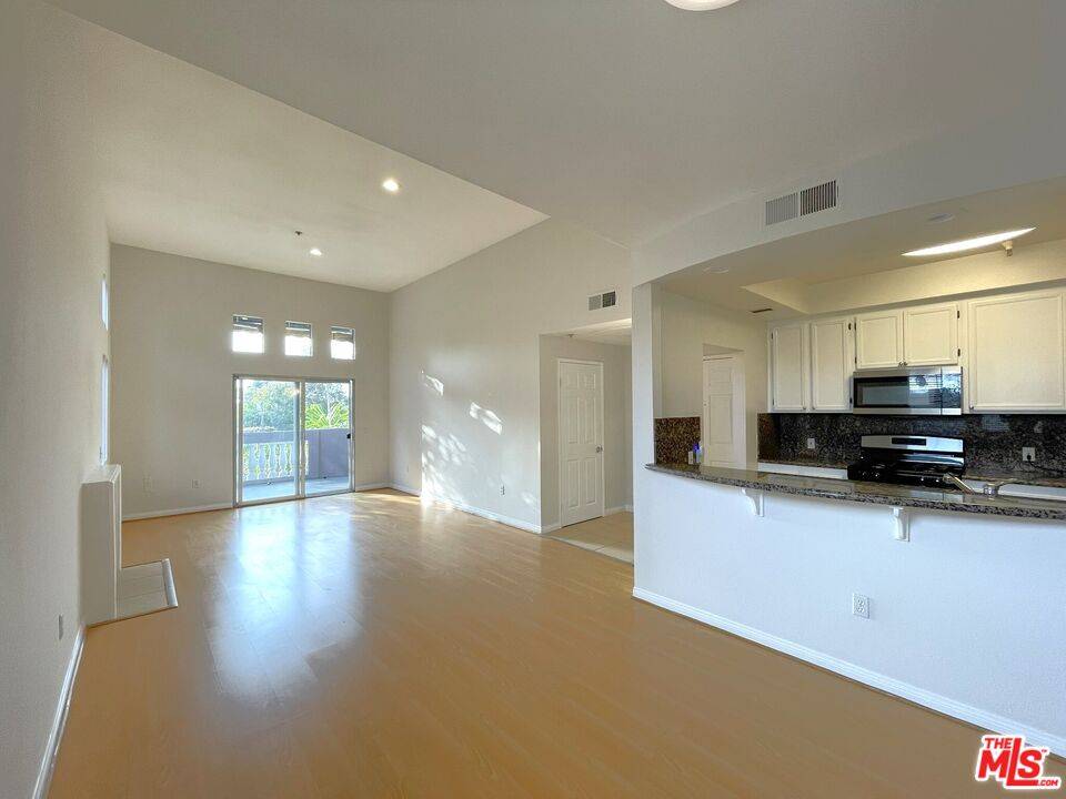 Studio City, CA 91604,4442 Coldwater Canyon Ave #302