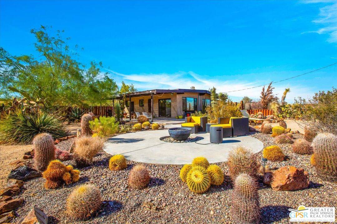 Joshua Tree, CA 92252,3776 Sunburst Ave