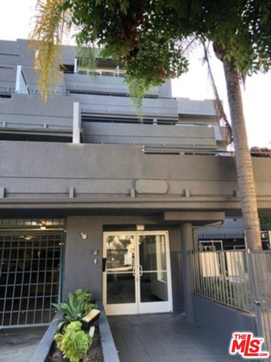 West Hollywood, CA 90069,939 Palm Ave #411