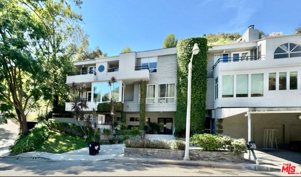 Los Angeles, CA 90077,1833 Roscomare Rd