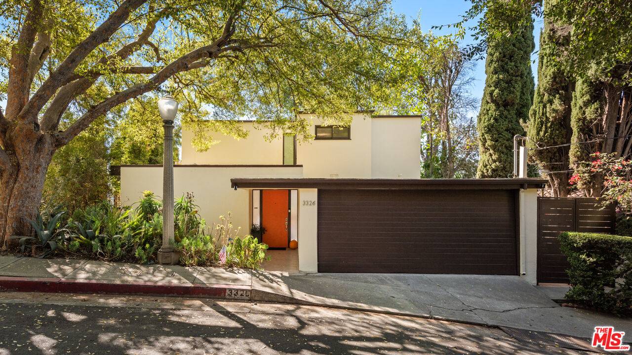 Los Angeles, CA 90068,3326 Charleston Way