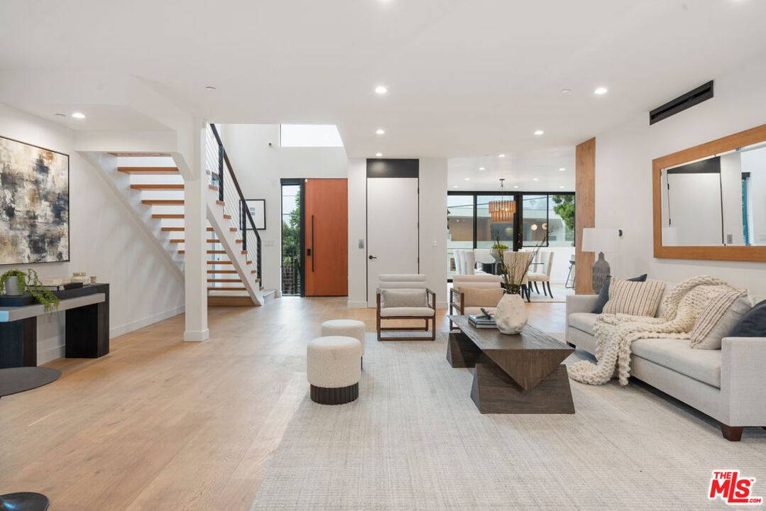 Santa Monica, CA 90402,552 Stassi Ln