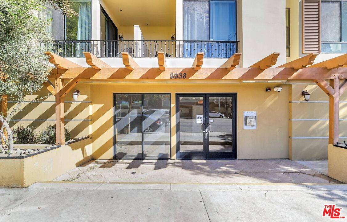 North Hollywood, CA 91605,6938 Laurel Canyon Blvd #107