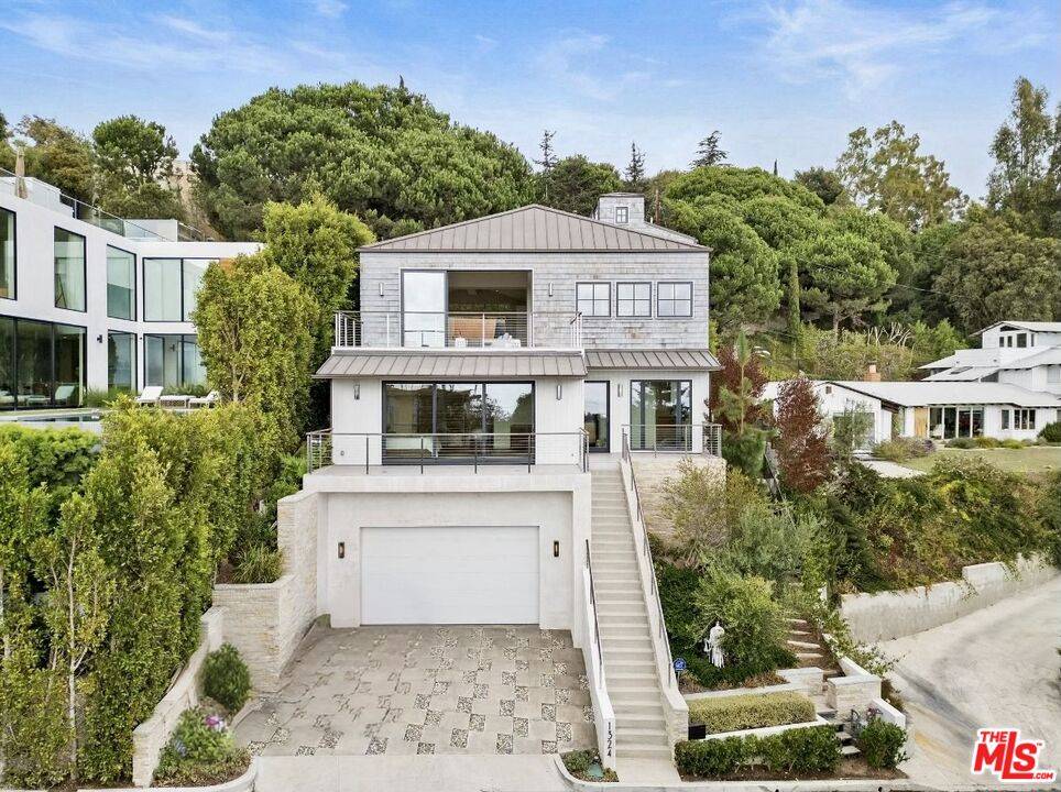 Pacific Palisades, CA 90272,1324 Monument St