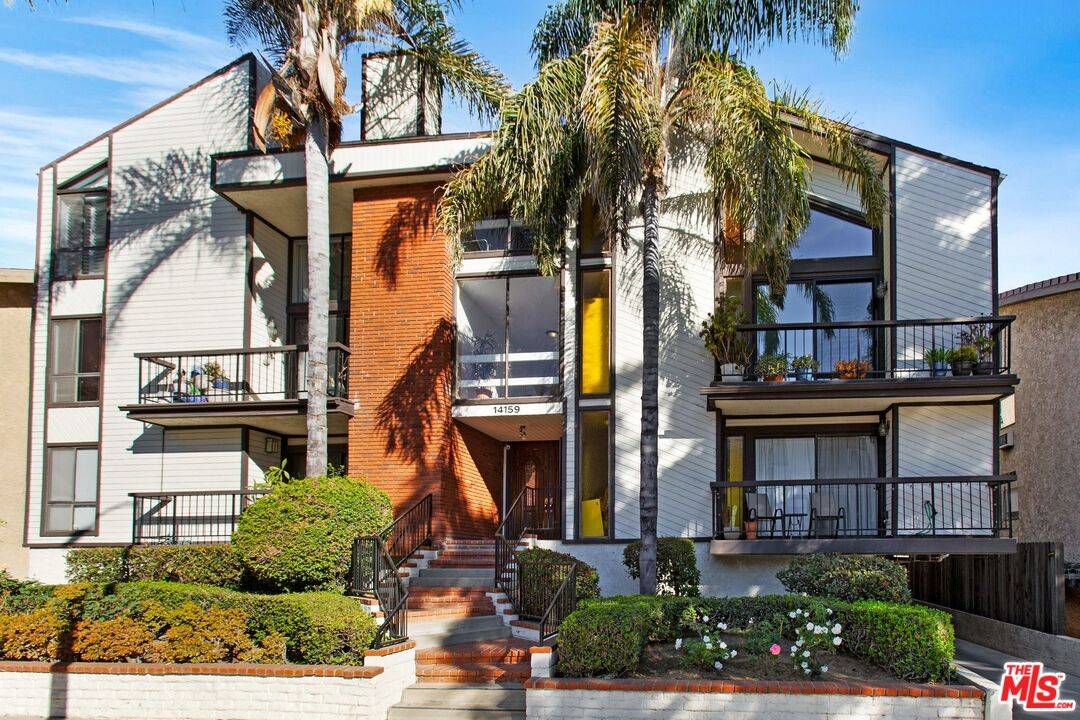 Sherman Oaks, CA 91423,14159 Riverside Dr #202