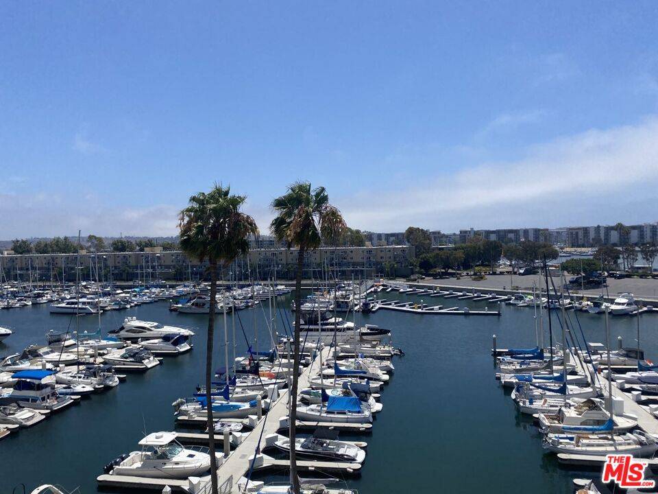 Marina Del Rey, CA 90292,4267 Marina City #202