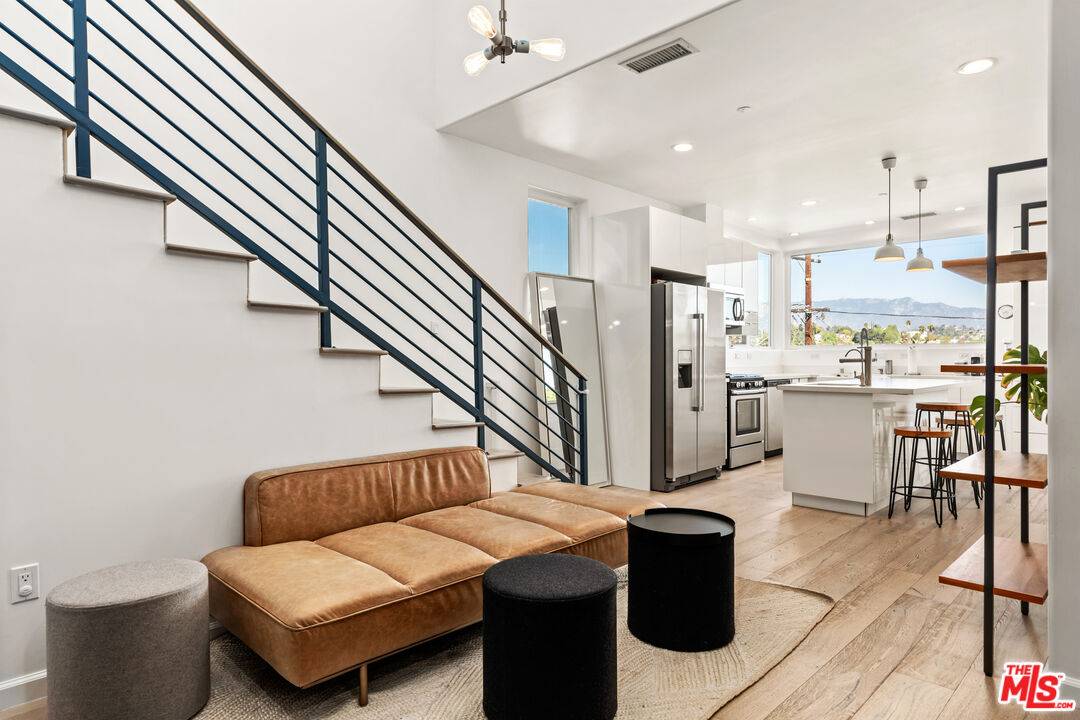 Los Angeles, CA 90042,797 Terrace 49