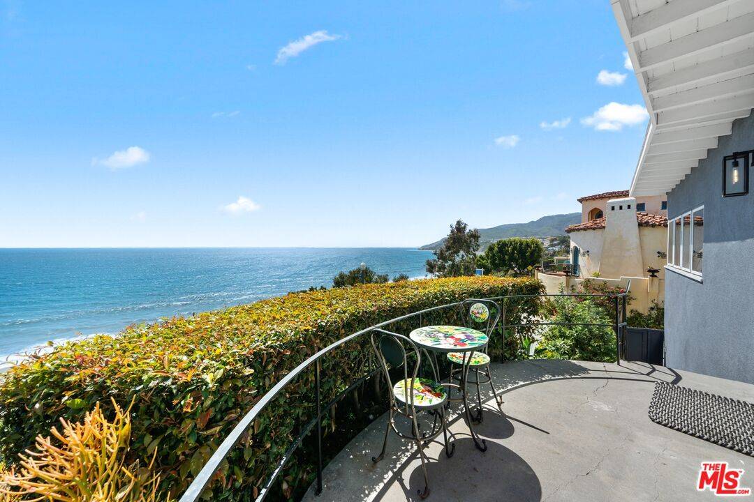 Pacific Palisades, CA 90272,17447 Castellammare Dr