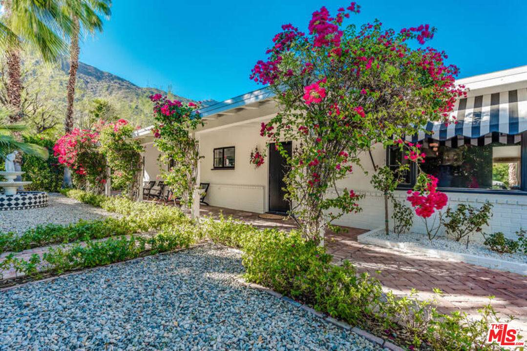 Palm Springs, CA 92264,148 W Camino Descanso