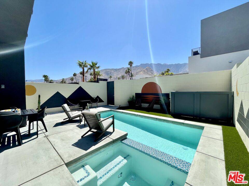 Palm Springs, CA 92262,2693 paragon loop