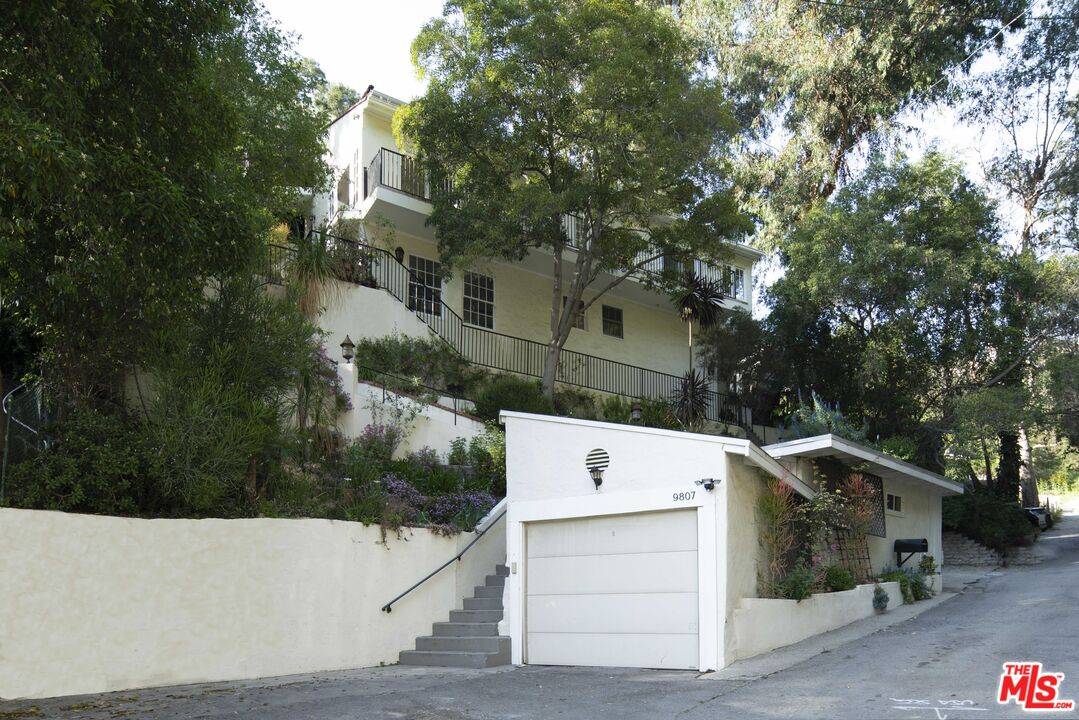 Beverly Hills, CA 90210,9807 Portola Dr