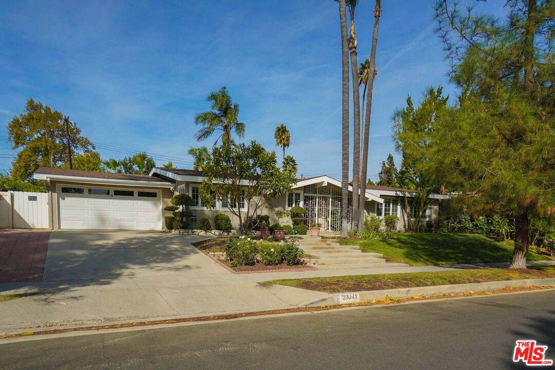 Woodland Hills, CA 91364,23041 Calabash St