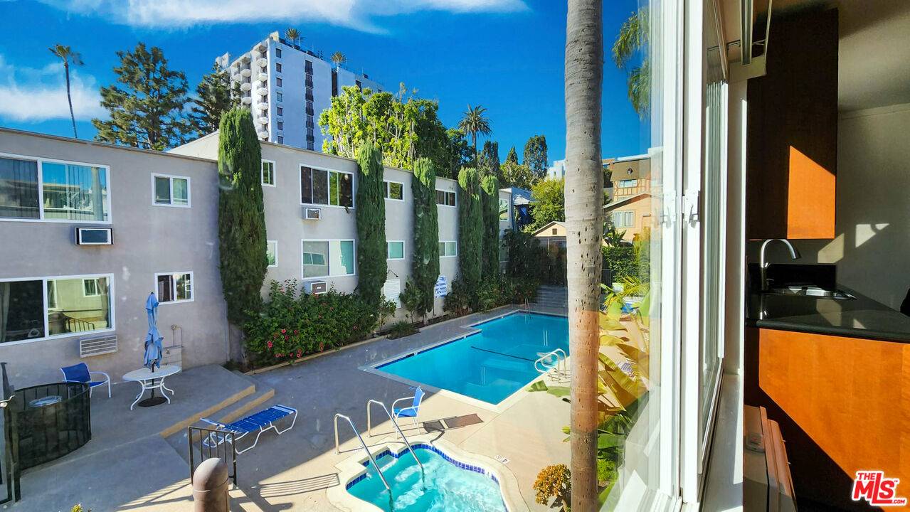 West Hollywood, CA 90069,972 LARRABEE ST #221