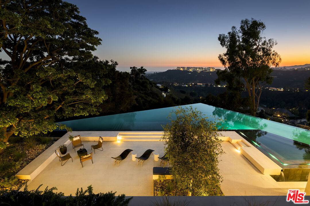 Los Angeles, CA 90049,1001 Linda Flora Dr