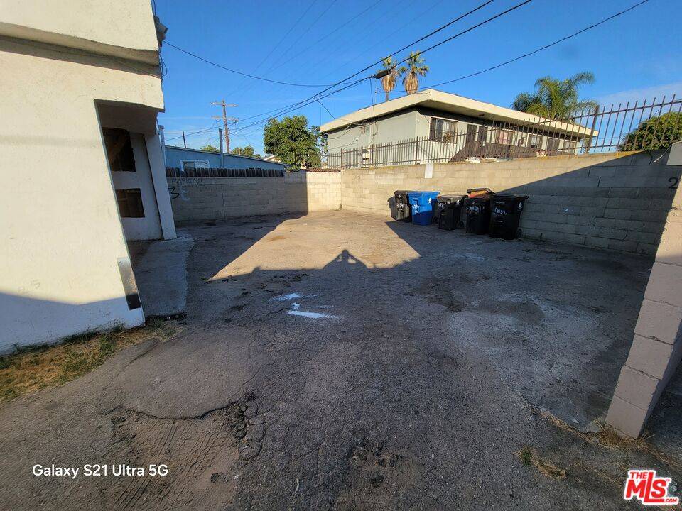 Los Angeles, CA 90011,3834 Maple Ave