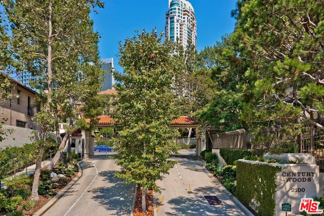 Los Angeles, CA 90067,2177 Century Woods Way #28