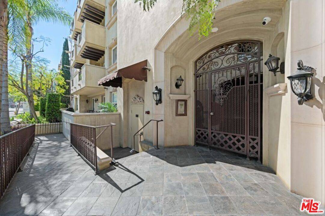 Studio City, CA 91604,12044 Hoffman St #101