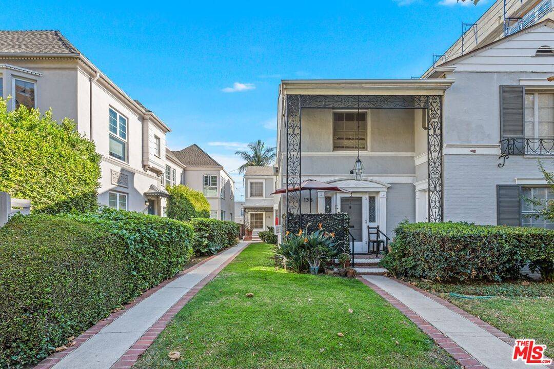 Beverly Hills, CA 90212,136 S Mccarty Dr #3