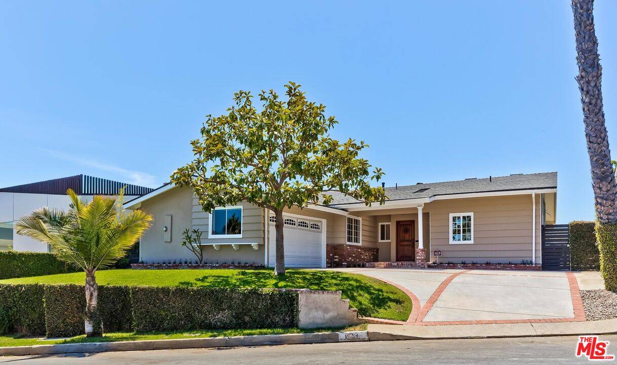 Pacific Palisades, CA 90272,823 Enchanted Way