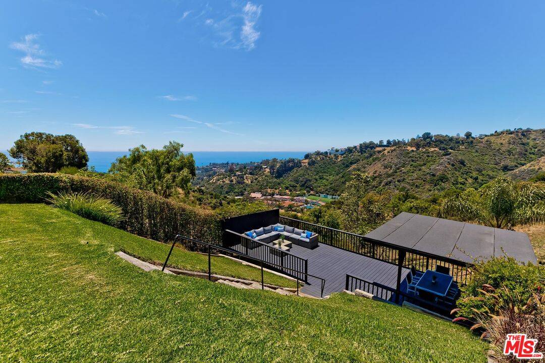 Pacific Palisades, CA 90272,823 Enchanted Way