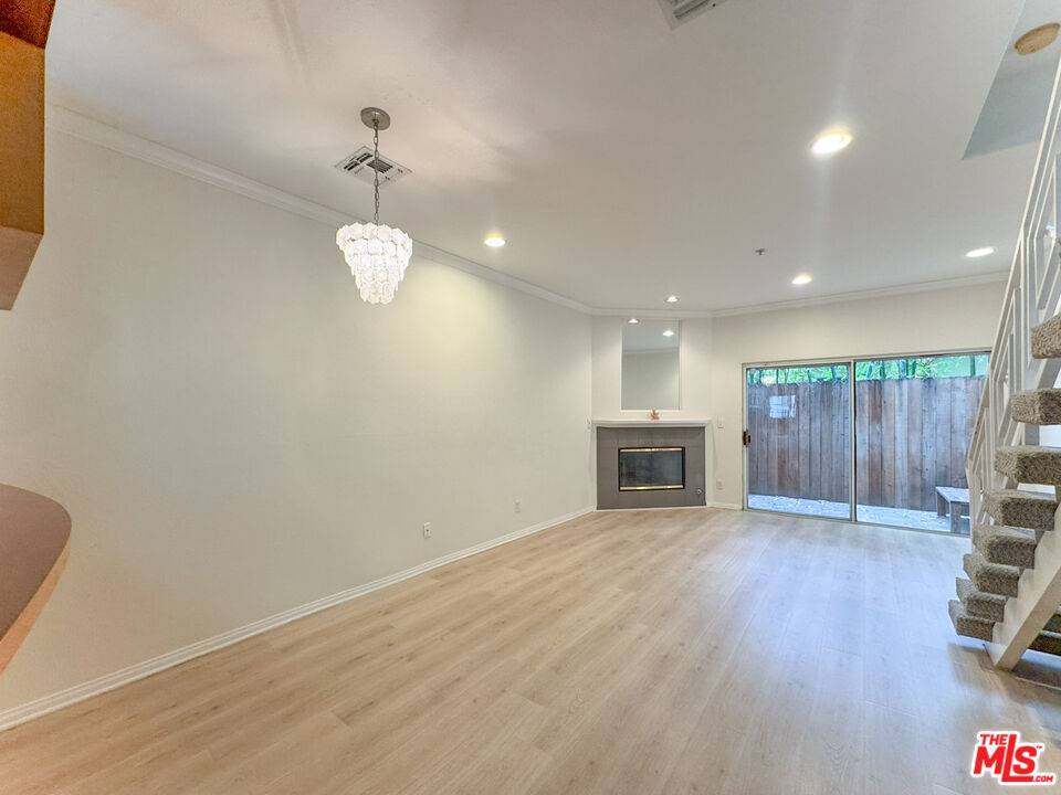 Santa Monica, CA 90404,1457 Centinela Ave #6