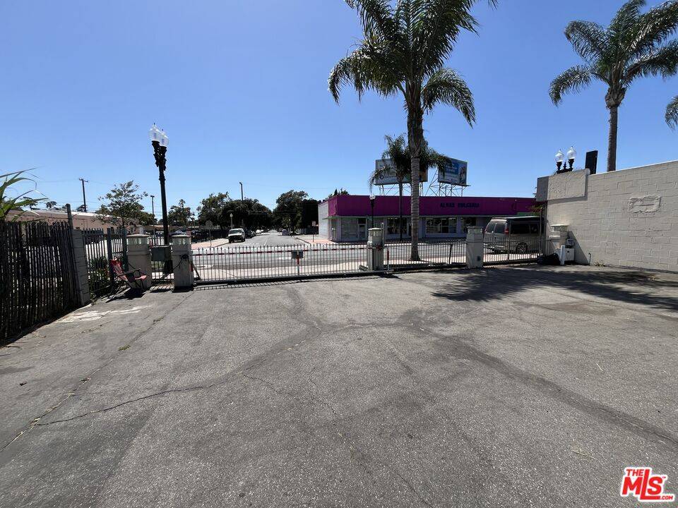 Santa Ana, CA 92707,1325 S Main St