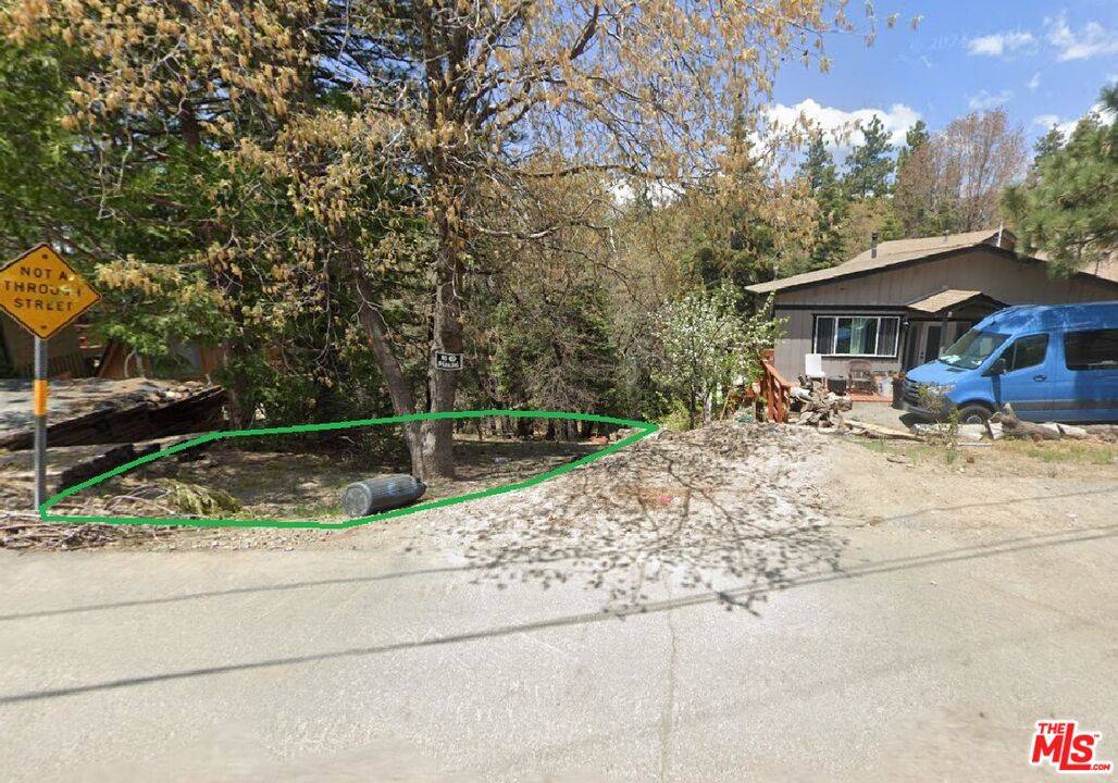 Running Springs, CA 92382,32780 Cougar Ln