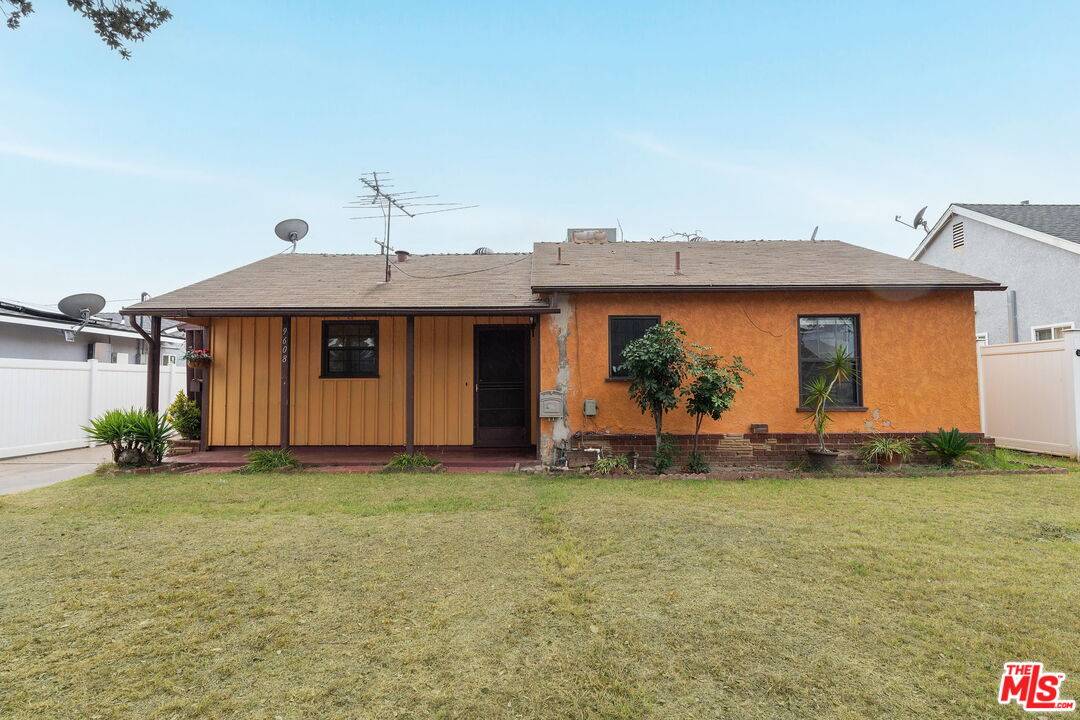 Pico Rivera, CA 90660,9608 Foxbury Way