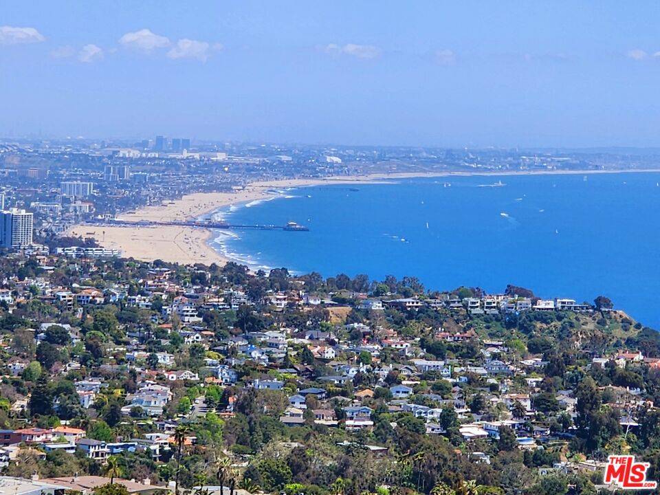 Pacific Palisades, CA 90272,1058 Vista Grande Dr