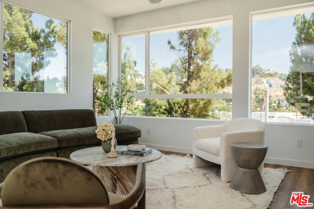 Los Angeles, CA 90065,3818 N Riley Ln