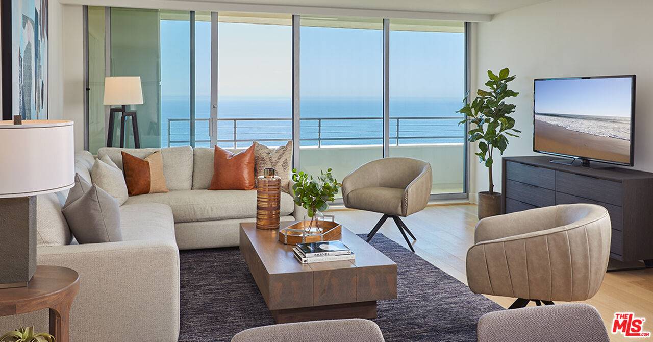 Santa Monica, CA 90401,1221 W OCEAN AVE #208