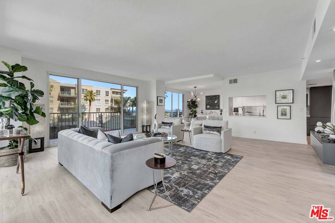 Long Beach, CA 90802,850 E Ocean Blvd #301