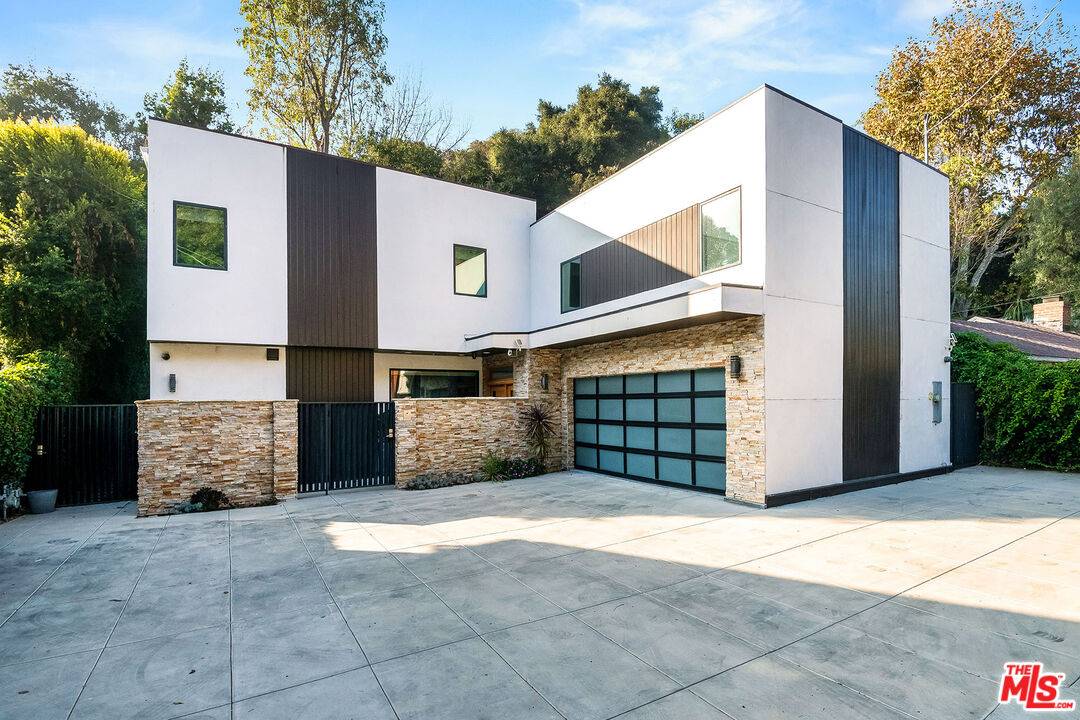 Beverly Hills, CA 90210,2017 Benedict Canyon Dr