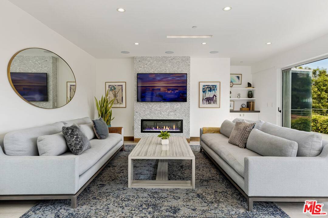 Pacific Palisades, CA 90272,1332 El Hito Cir