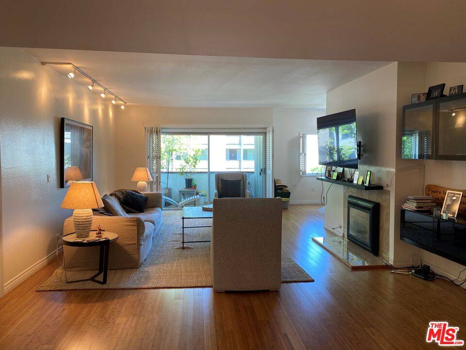 Santa Monica, CA 90403,521 Montana Ave #210