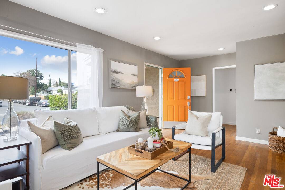Panorama City, CA 91402,8038 Burnet Ave