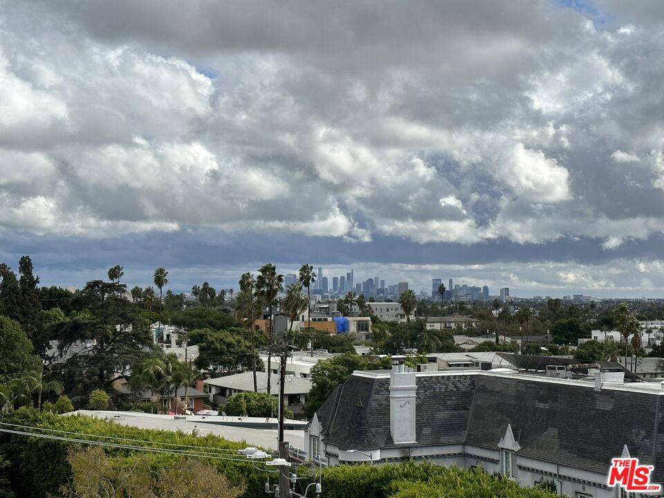 West Hollywood, CA 90069,8400 De Longpre Ave #104