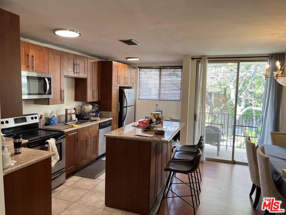 Los Angeles, CA 90049,11854 DARLINGTON AVE #304