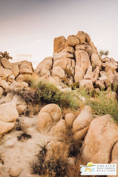 Yucca Valley, CA 92284,5935 Buena Suerte Rd