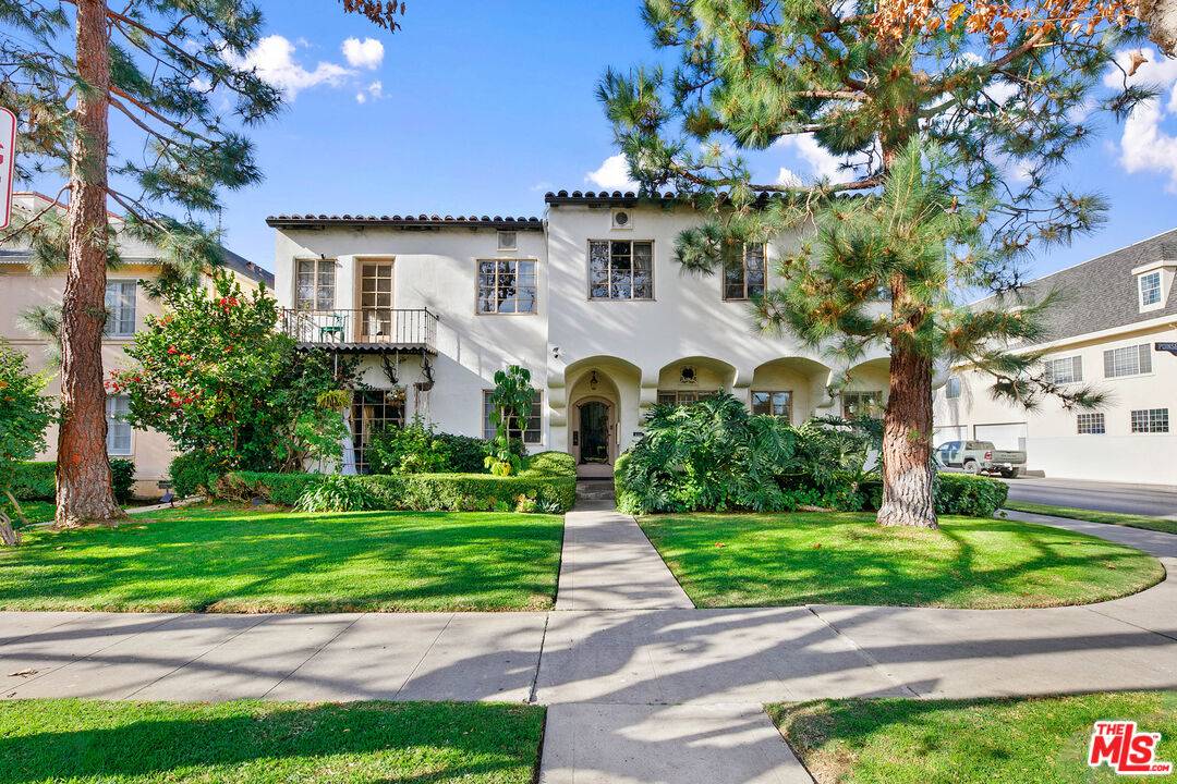 Los Angeles, CA 90036,201 S Poinsettia Place #A