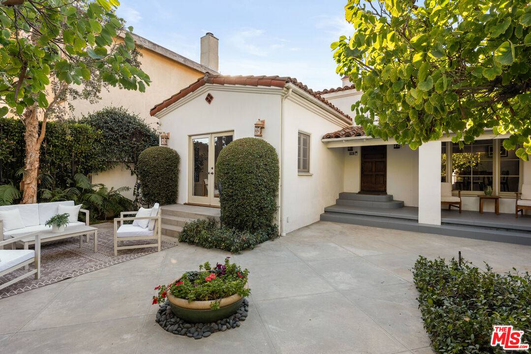 Los Angeles, CA 90048,115 S La Peer Dr