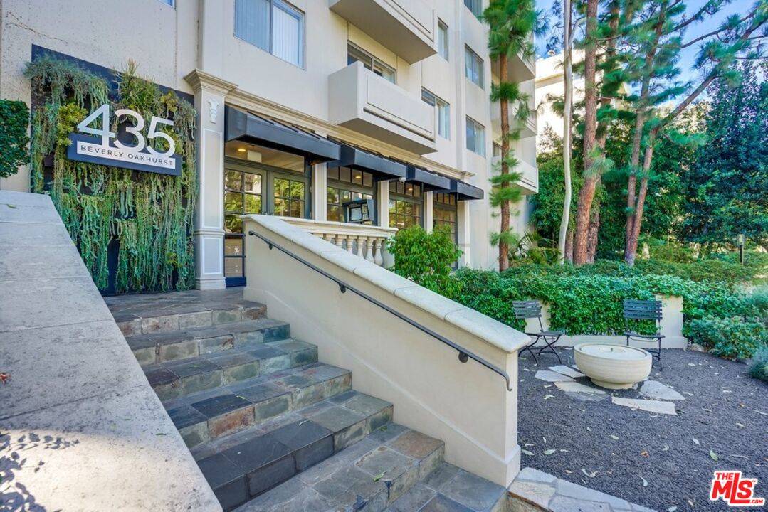 Beverly Hills, CA 90210,435 N Oakhurst Dr #401