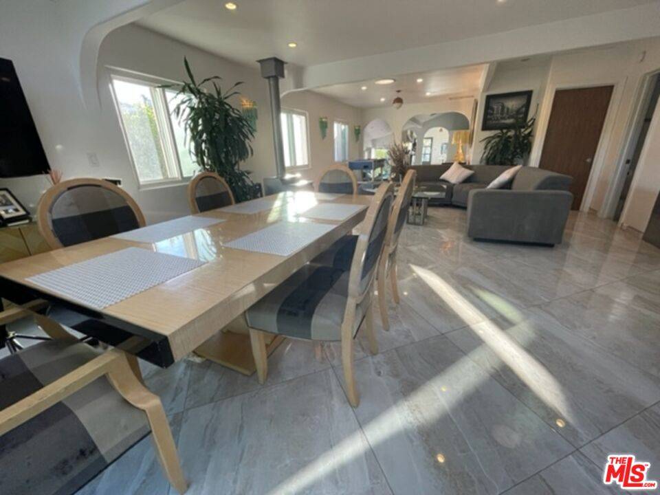 Playa Del Rey, CA 90293,425 Sunridge St