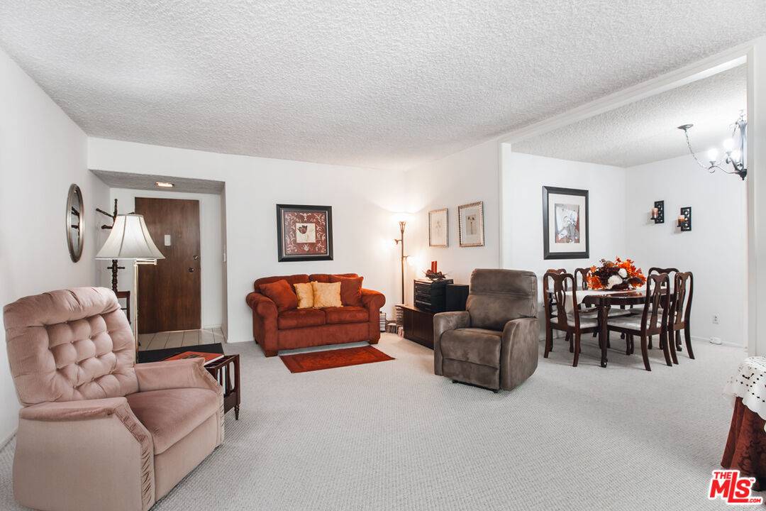 Sherman Oaks, CA 91403,15248 Dickens St #108