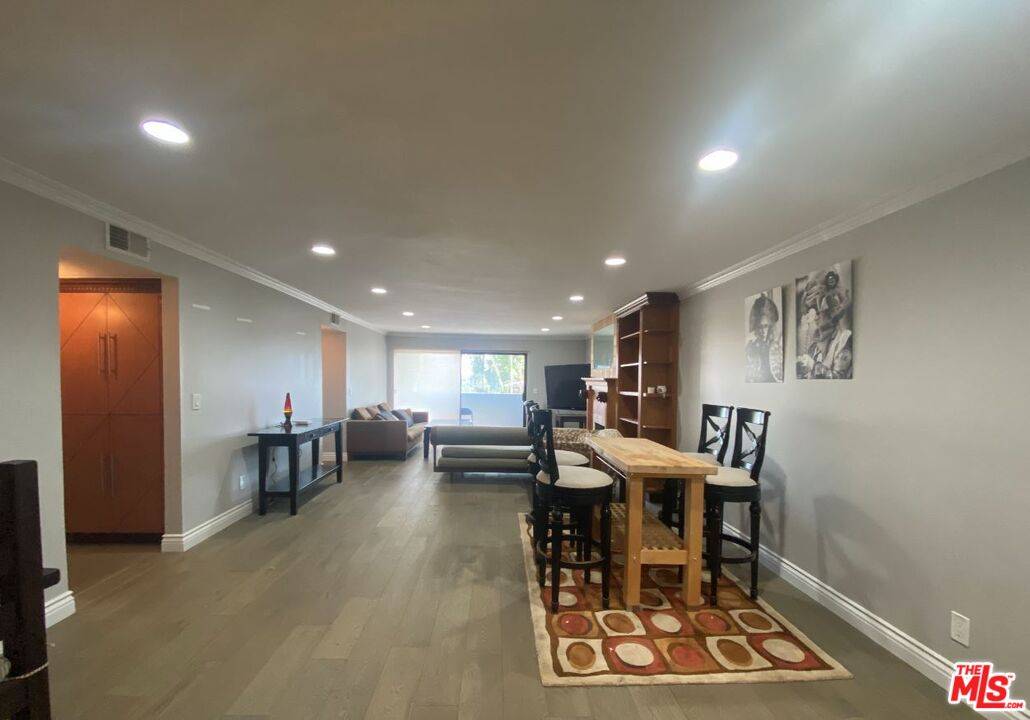 Los Angeles, CA 90068,1940 N Highland Ave #44