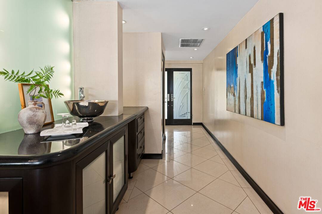 Santa Monica, CA 90403,801 Ocean Ave #206