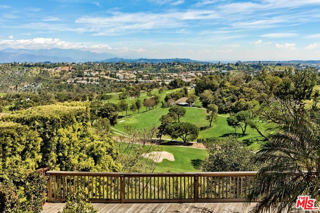 Los Angeles, CA 90049,2286 Canyonback Rd