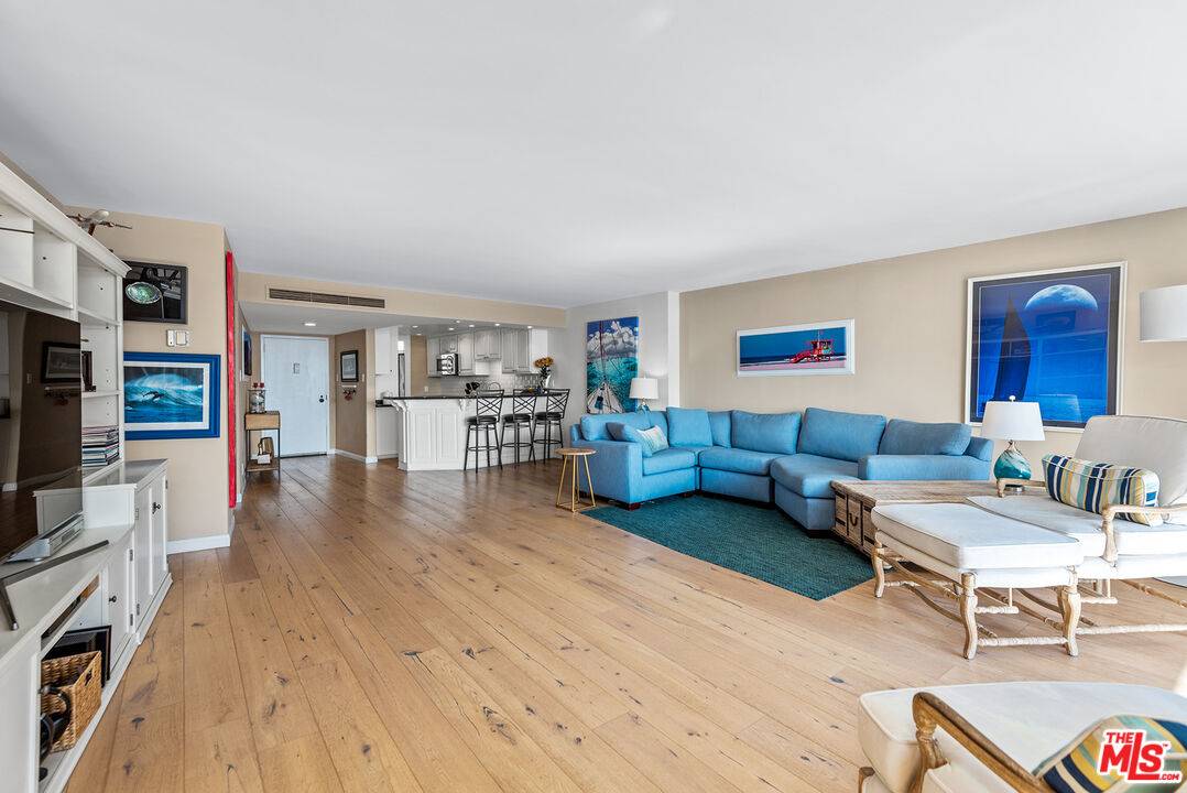 Marina Del Rey, CA 90292,4335 Marina City Dr #444