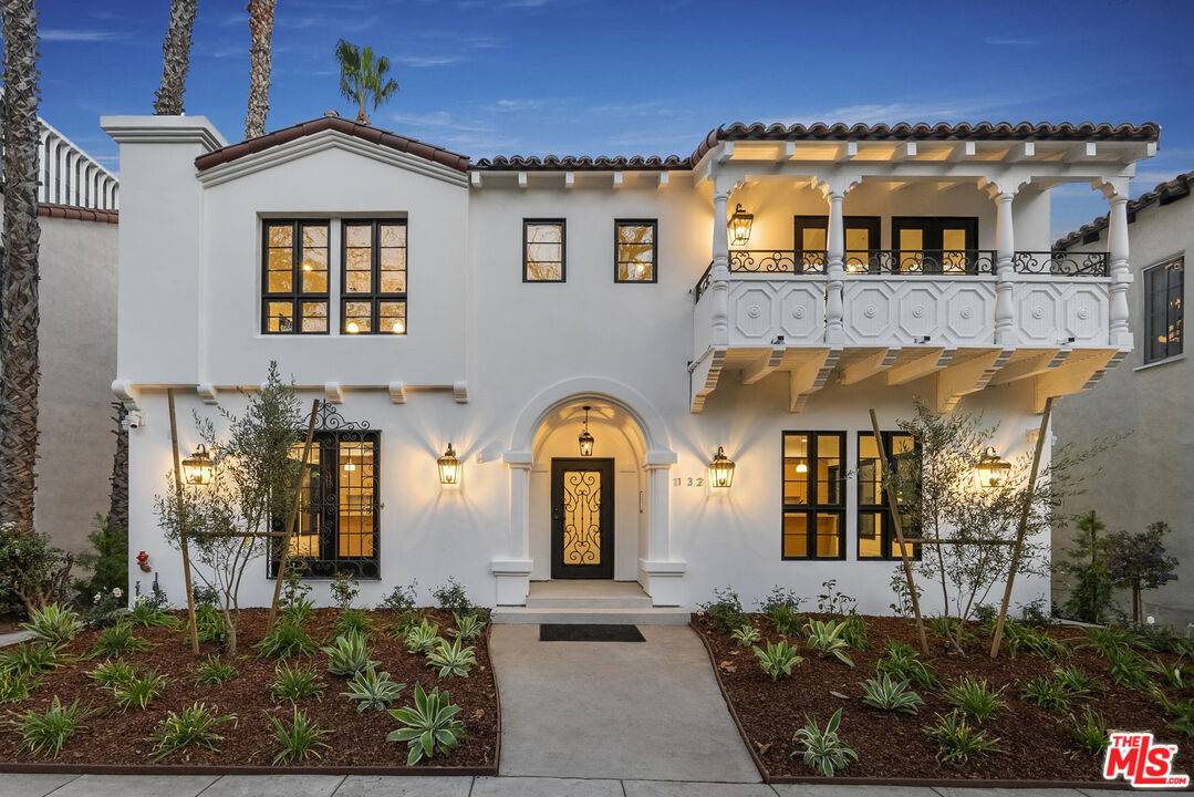 Beverly Hills, CA 90212,132 S Oakhurst Dr #5