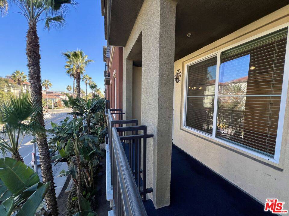 Playa Vista, CA 90094,6020 Seabluff Dr #302